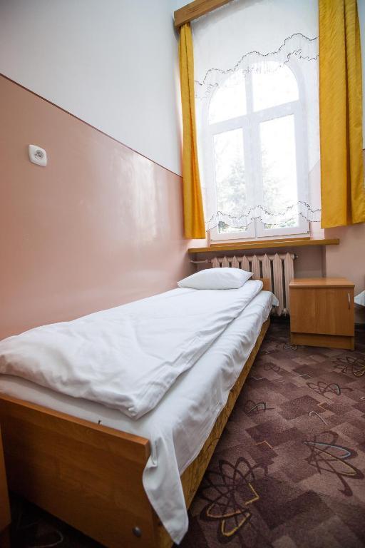 Schronisko Mlodziezowe Ptsm Matecznik Hostel Przemysl Room photo