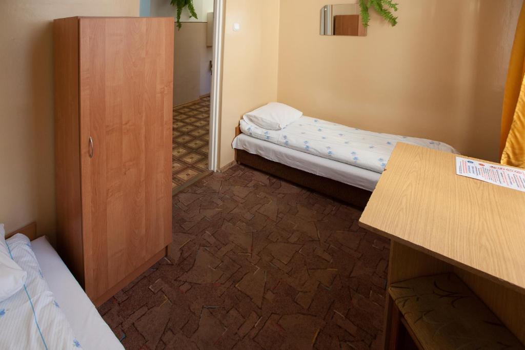 Schronisko Mlodziezowe Ptsm Matecznik Hostel Przemysl Room photo