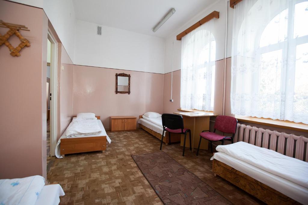 Schronisko Mlodziezowe Ptsm Matecznik Hostel Przemysl Room photo