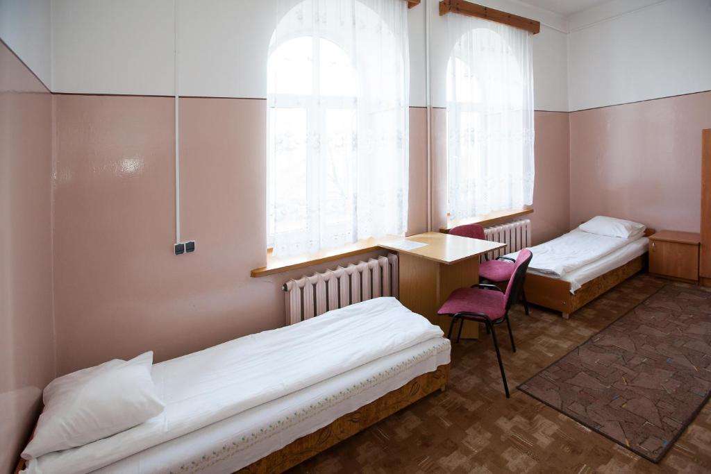 Schronisko Mlodziezowe Ptsm Matecznik Hostel Przemysl Room photo