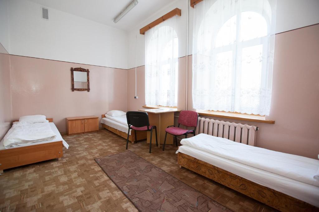 Schronisko Mlodziezowe Ptsm Matecznik Hostel Przemysl Room photo