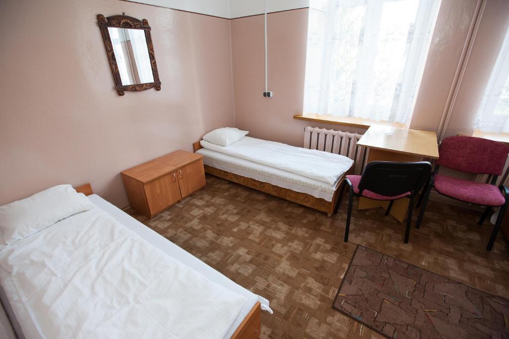 Schronisko Mlodziezowe Ptsm Matecznik Hostel Przemysl Room photo